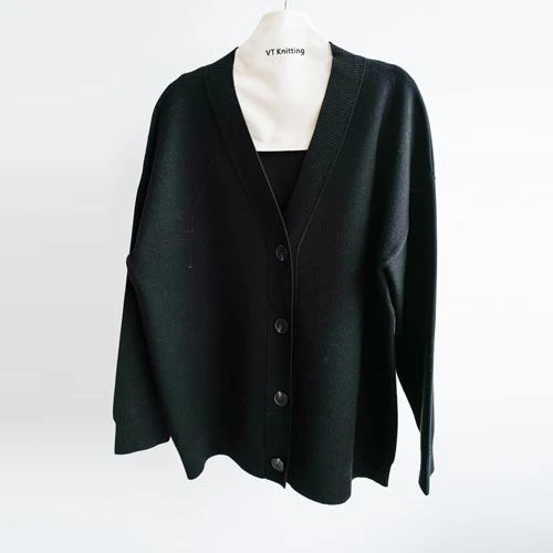 เสื้อสเวตเตอร์คาร์ดิแกนขนสัตว์สีดำสำหรับผู้หญิง