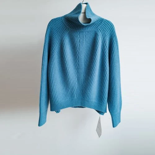 เสื้อสเวตเตอร์แบบสายถัก