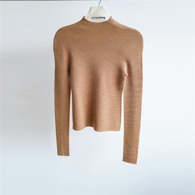 เสื้อสเวตเตอร์คอกลมถักแบบเคเบิลสำหรับผู้หญิง