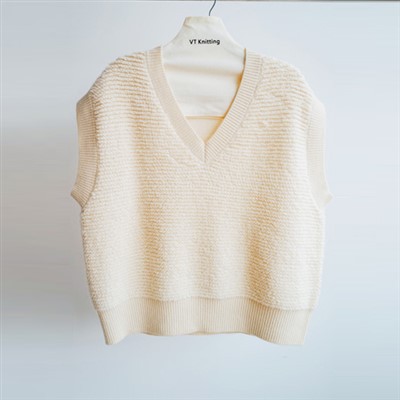 เสื้อสเวตเตอร์คอเต่าถักแบบไม่มีแขน